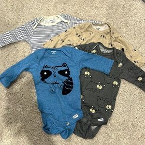 4 Pack Gerber long sleeve bodysuits